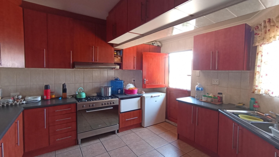 3 Bedroom Property for Sale in Louwville Western Cape